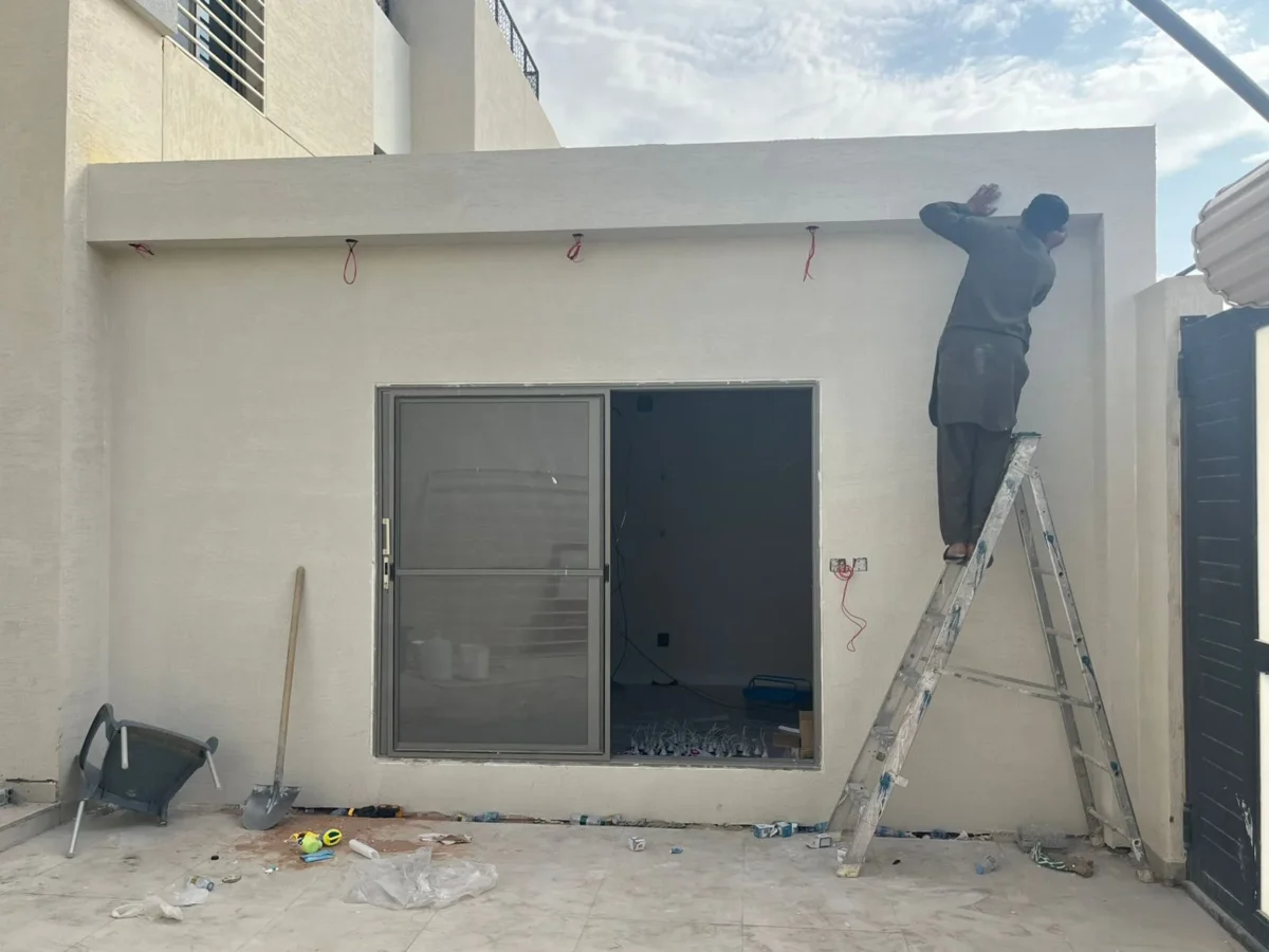 أعمال تركيب في ملحق سكني