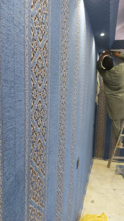 تركيب لوح جداري مزخرف داخلي