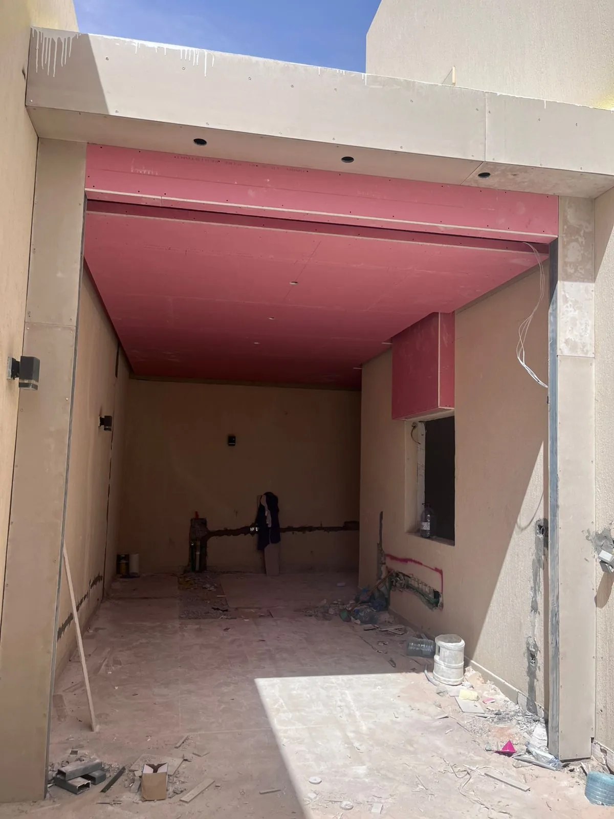 أعمال ترميم داخلية لمحل تجاري