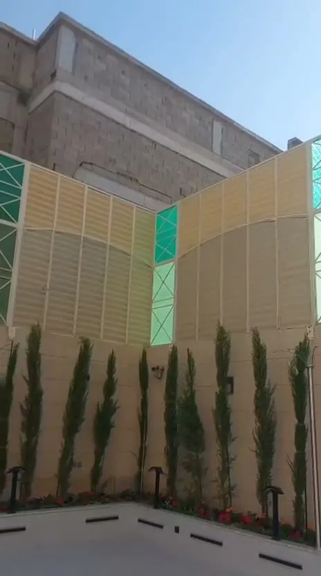 سواتر مثقبة على واجهة فيلا