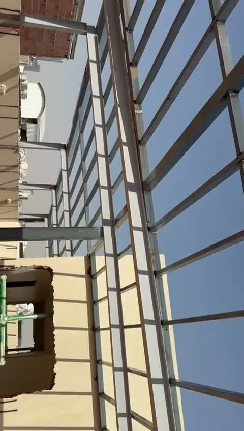 تفاصيل هيكل ومظلة
